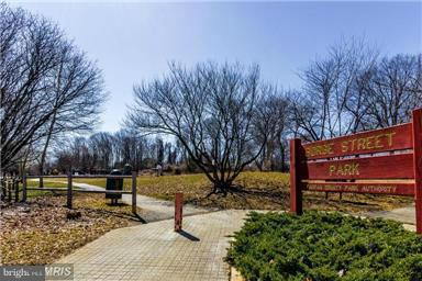 FOUR WINDS AT OAKTON - Residential