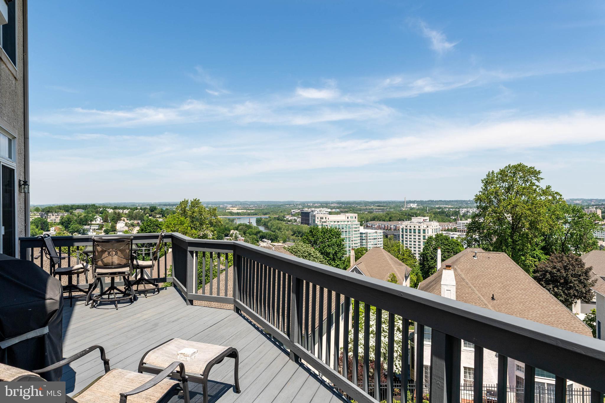 MERION HILL - Residential