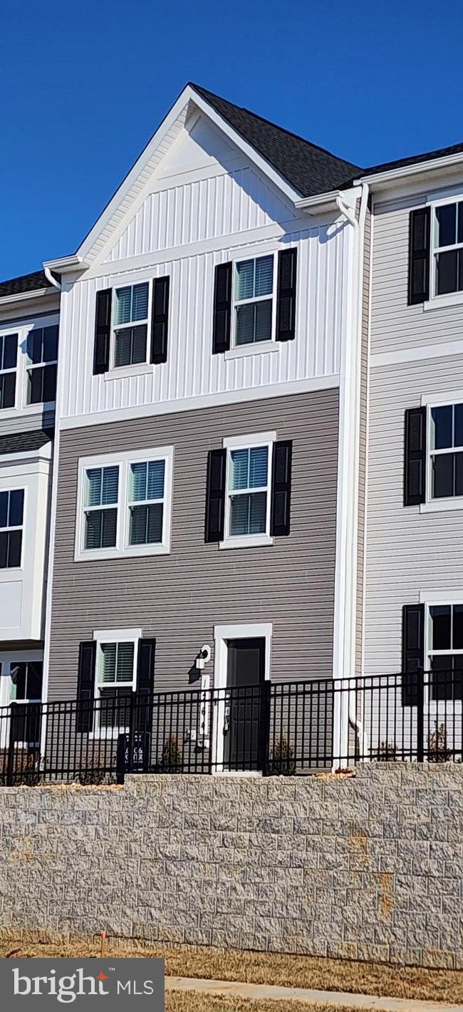 RED CLOVER MEADOWS - Residential Lease