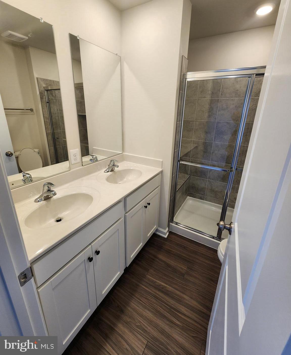 RED CLOVER MEADOWS - Residential Lease