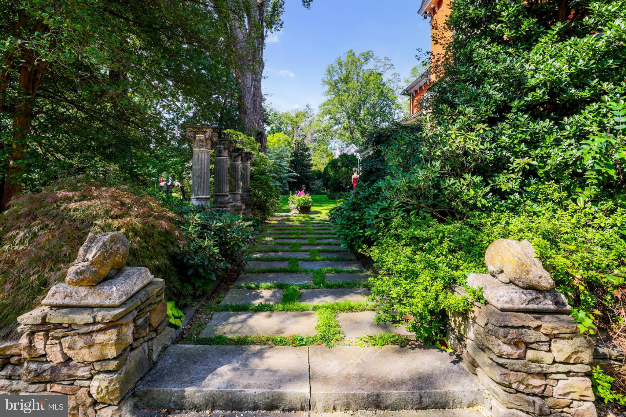 330 ALEXANDRIA PIKE