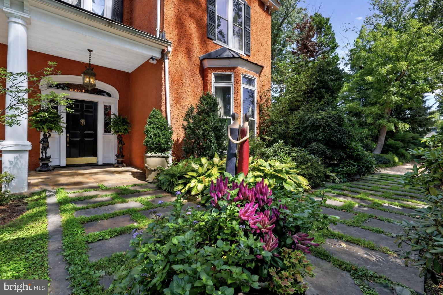 330 ALEXANDRIA PIKE
