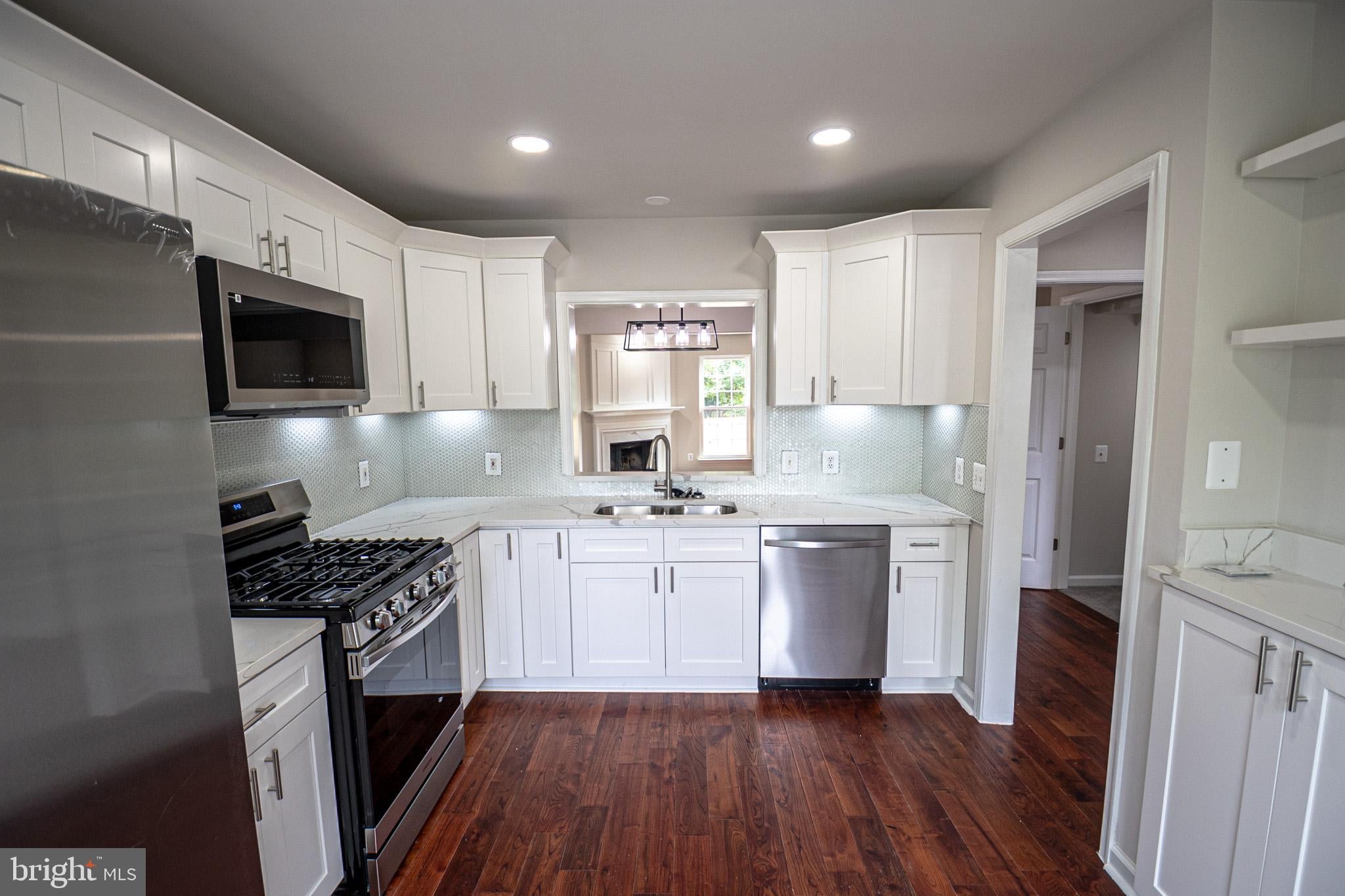 333 STABLE VIEW TERRACE NE