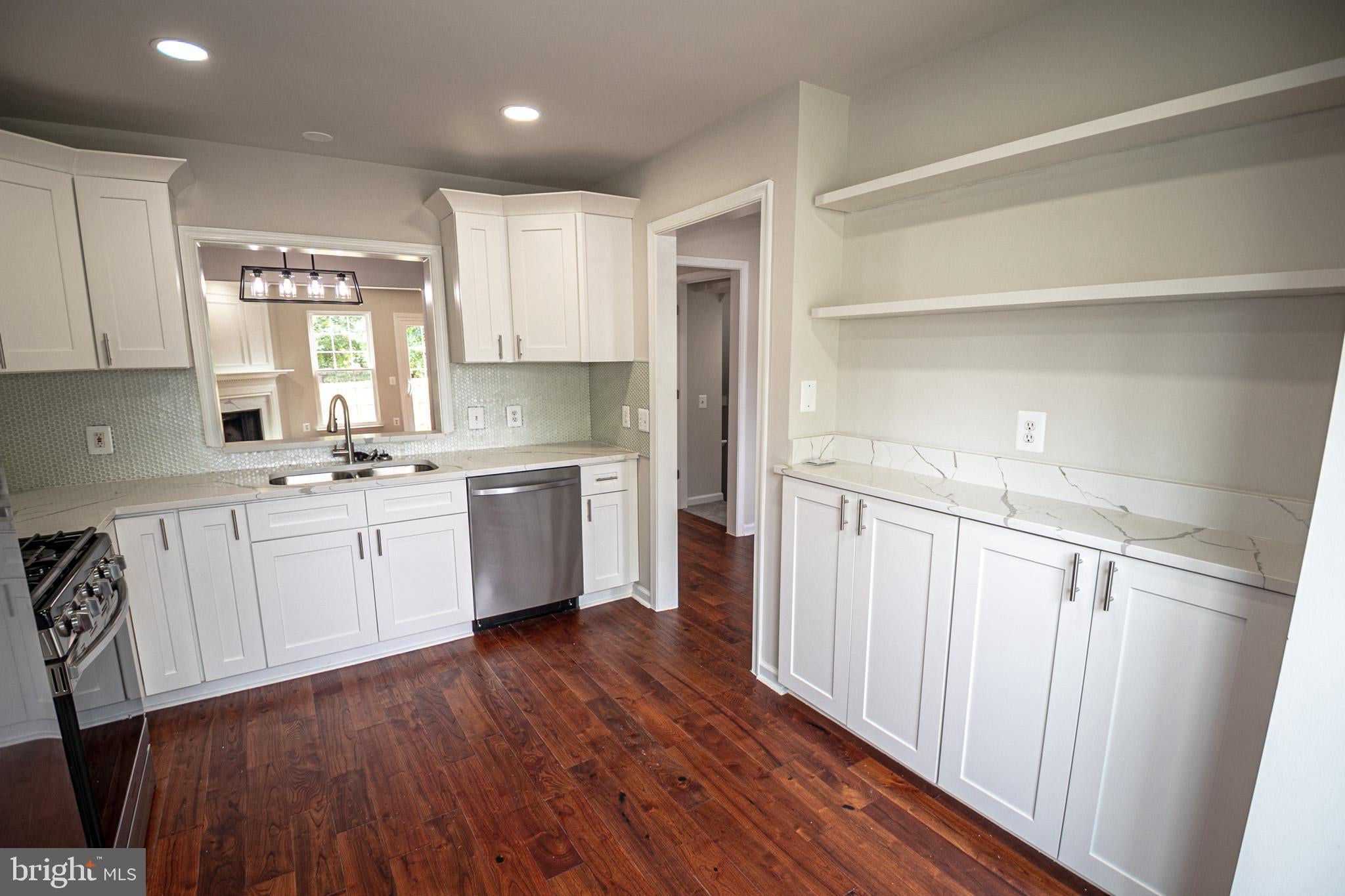 333 STABLE VIEW TERRACE NE