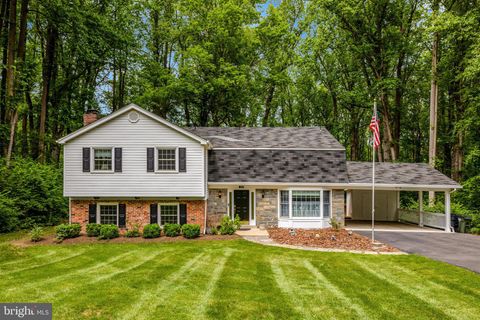 2042 CARRHILL ROAD VIENNA VA 22181