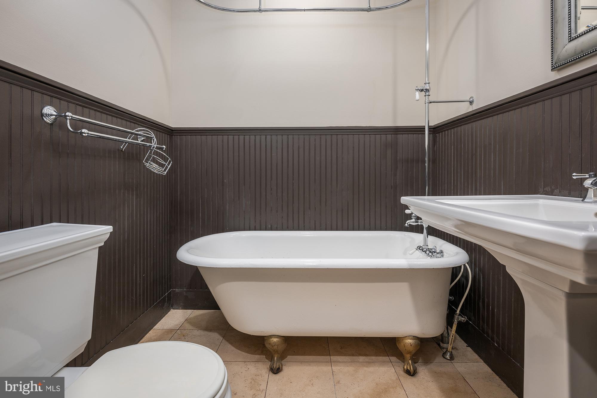 CHARLES VILLAGE - Residential