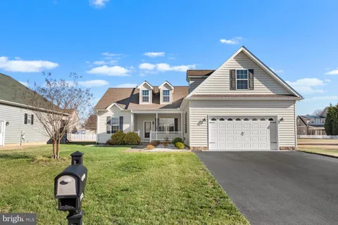 225 Ponds Edge Drive, Felton, DE MLS: DEKT2043704