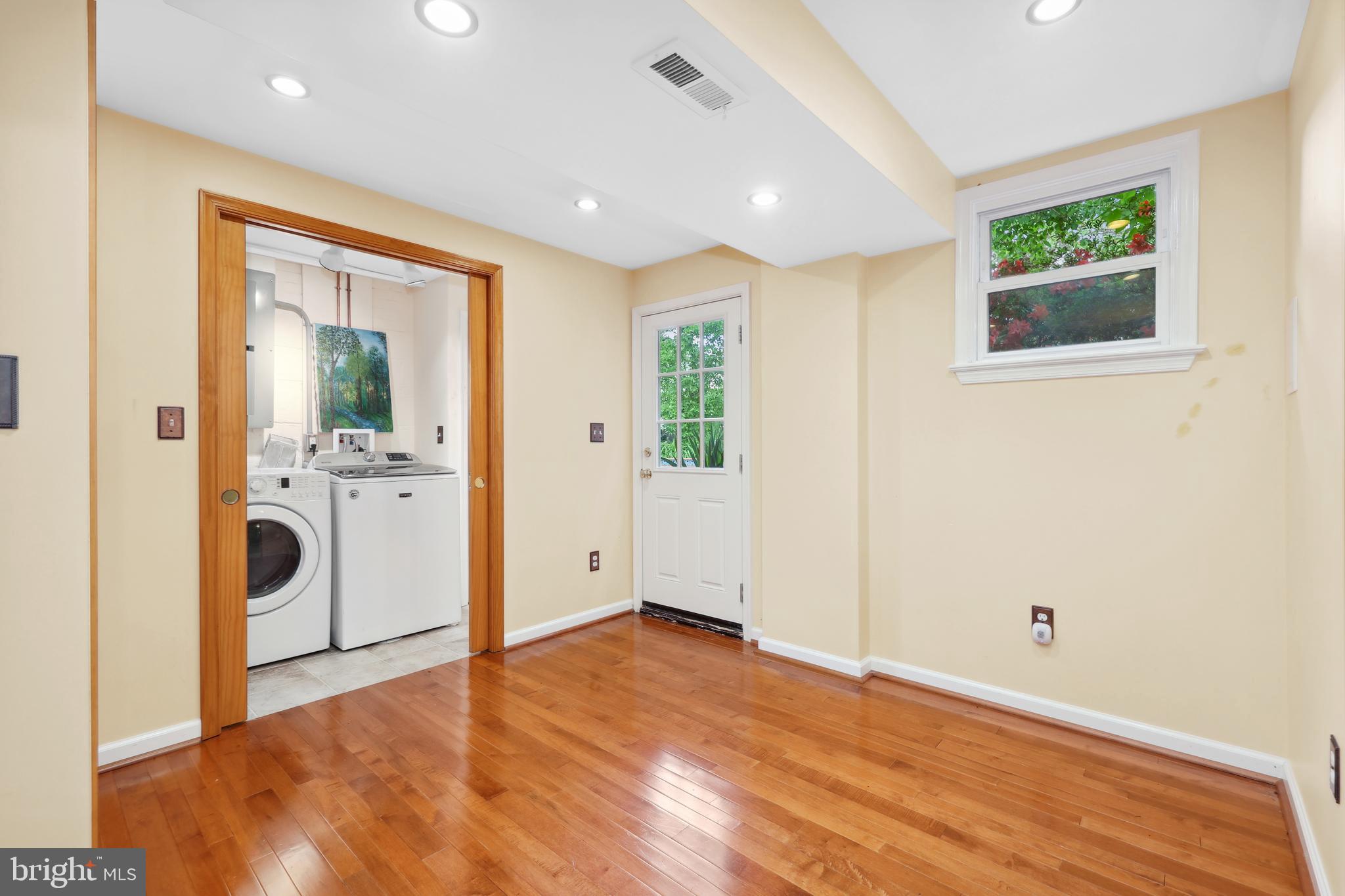 BROYHILLS MCLEAN ESTATES - Residential