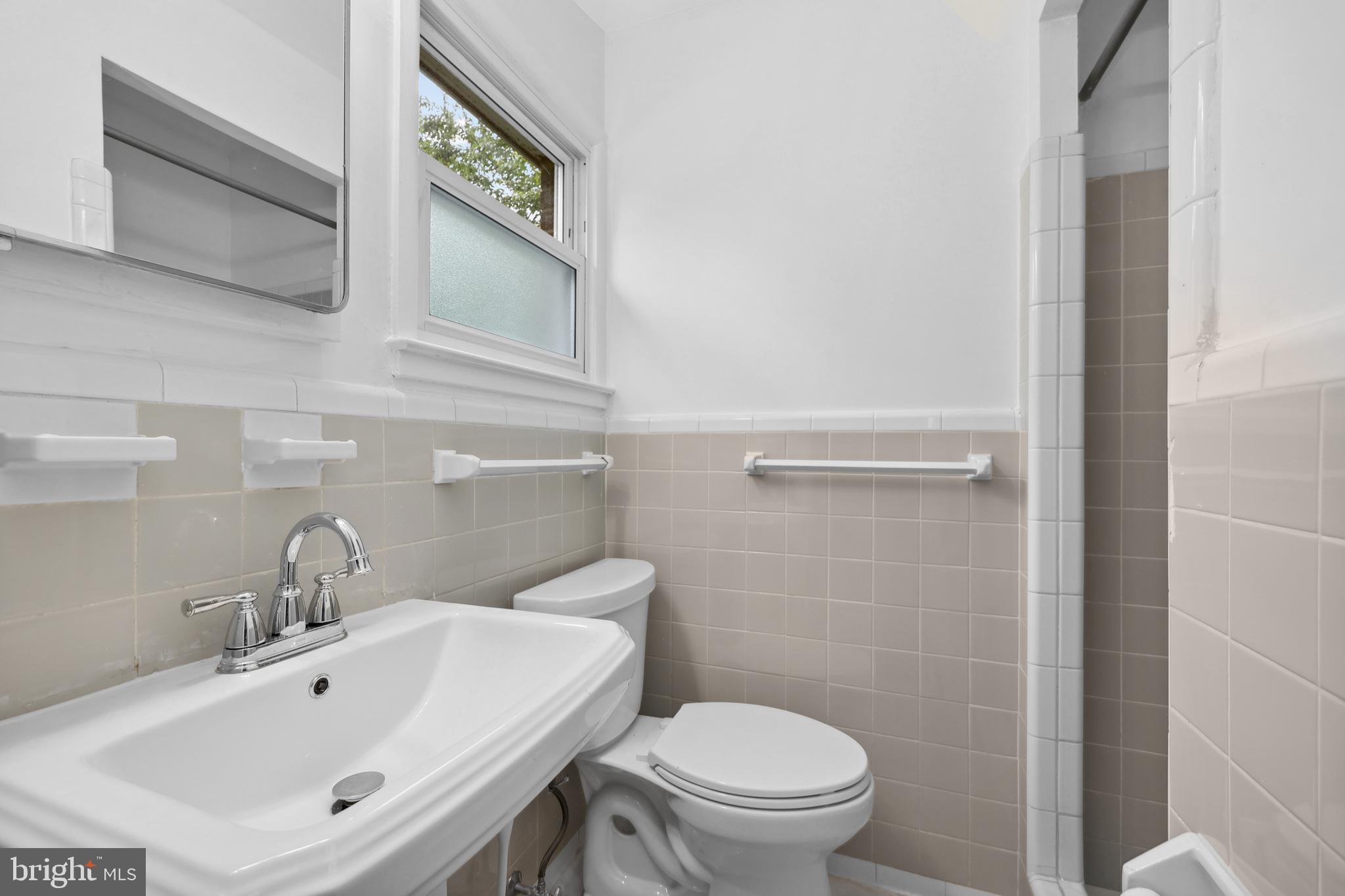 BROYHILLS MCLEAN ESTATES - Residential