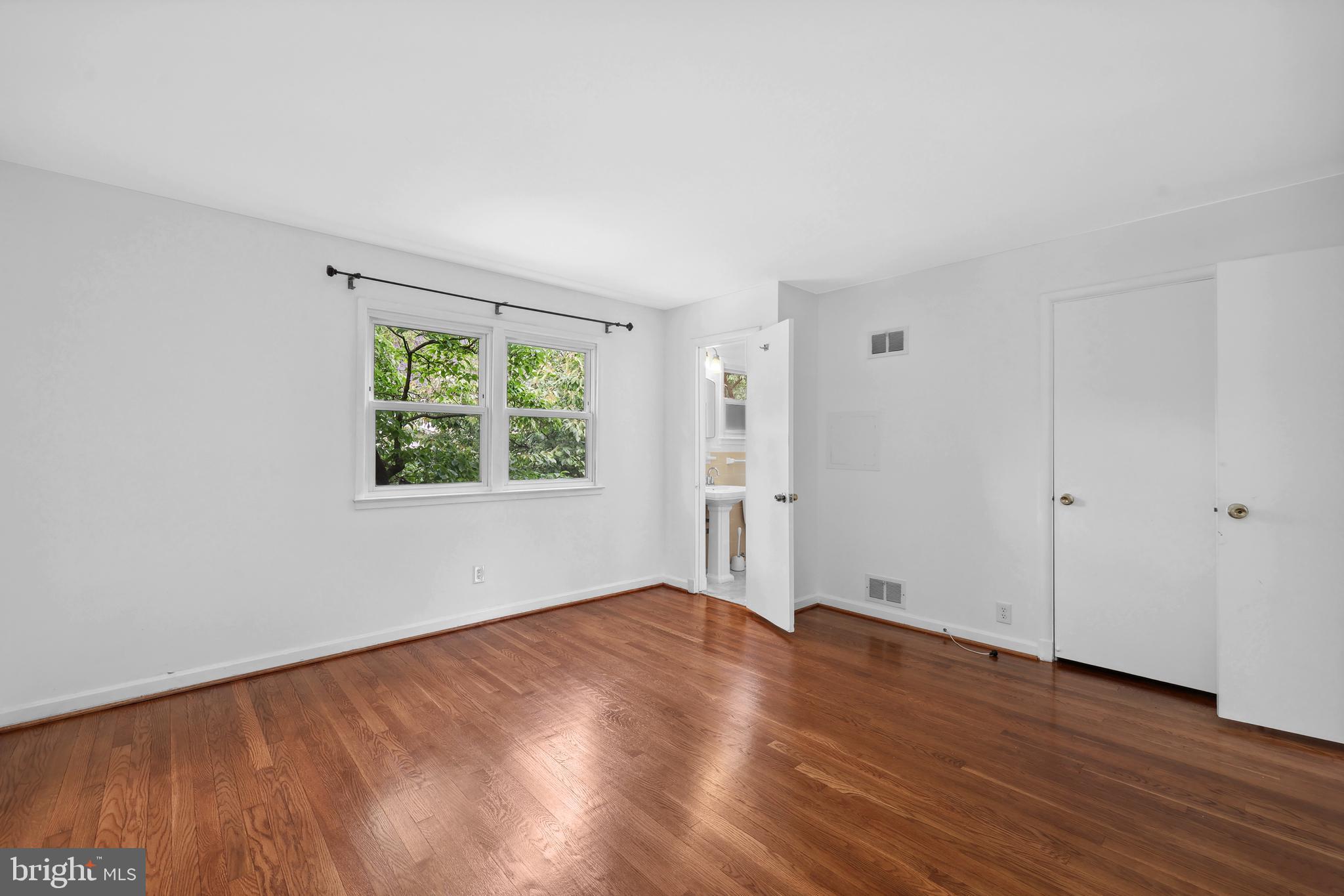 BROYHILLS MCLEAN ESTATES - Residential