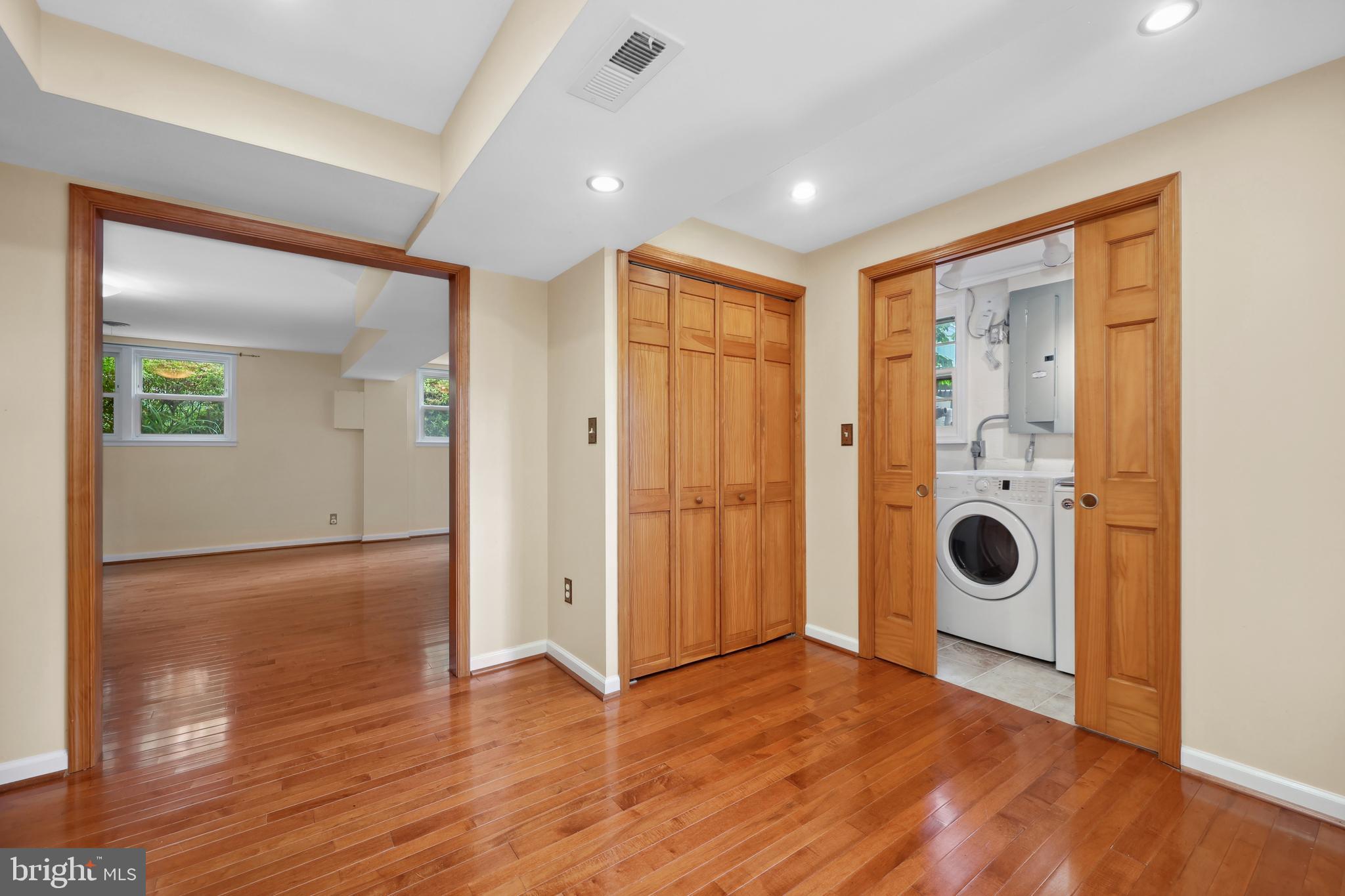 BROYHILLS MCLEAN ESTATES - Residential