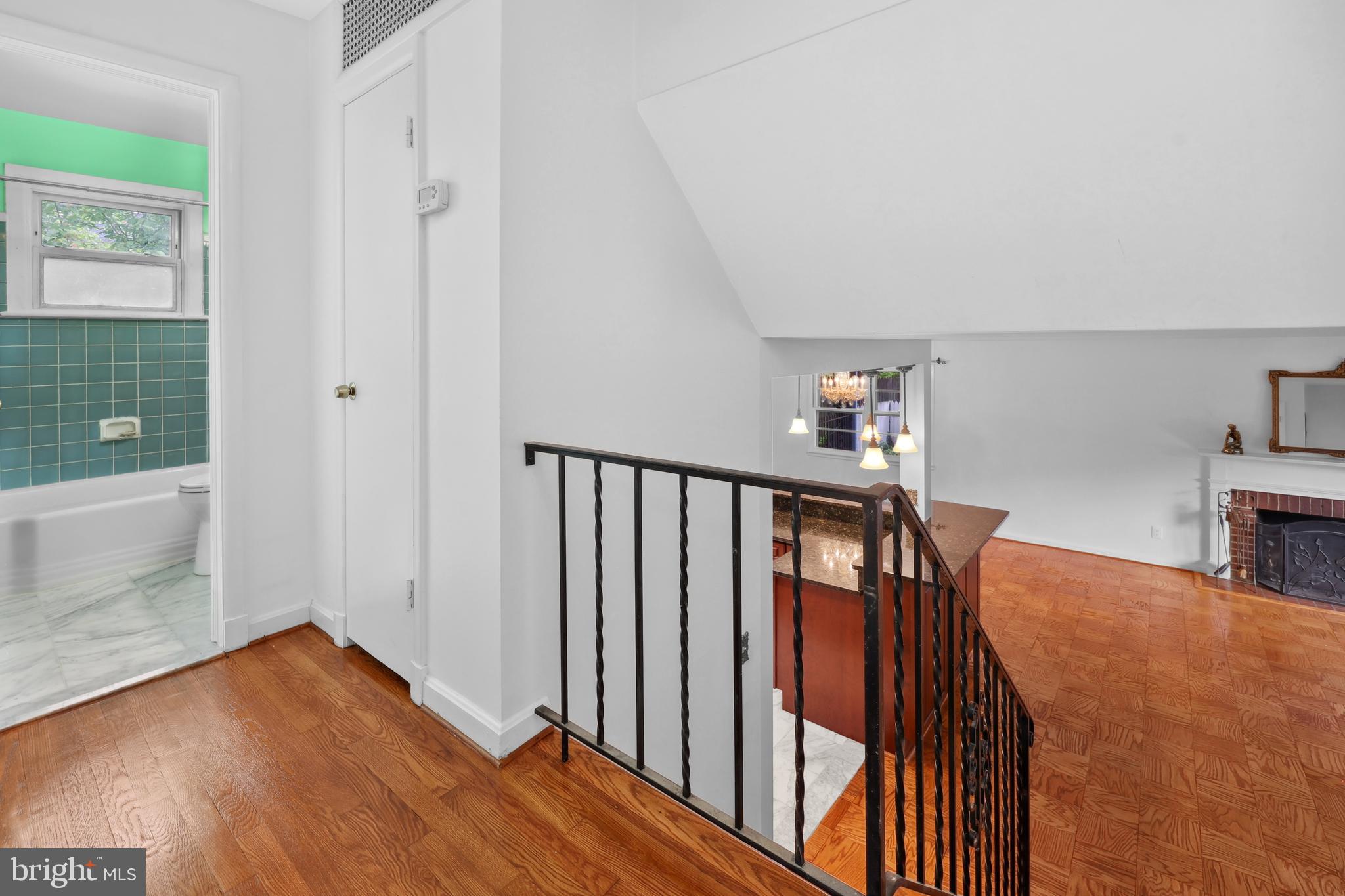 BROYHILLS MCLEAN ESTATES - Residential