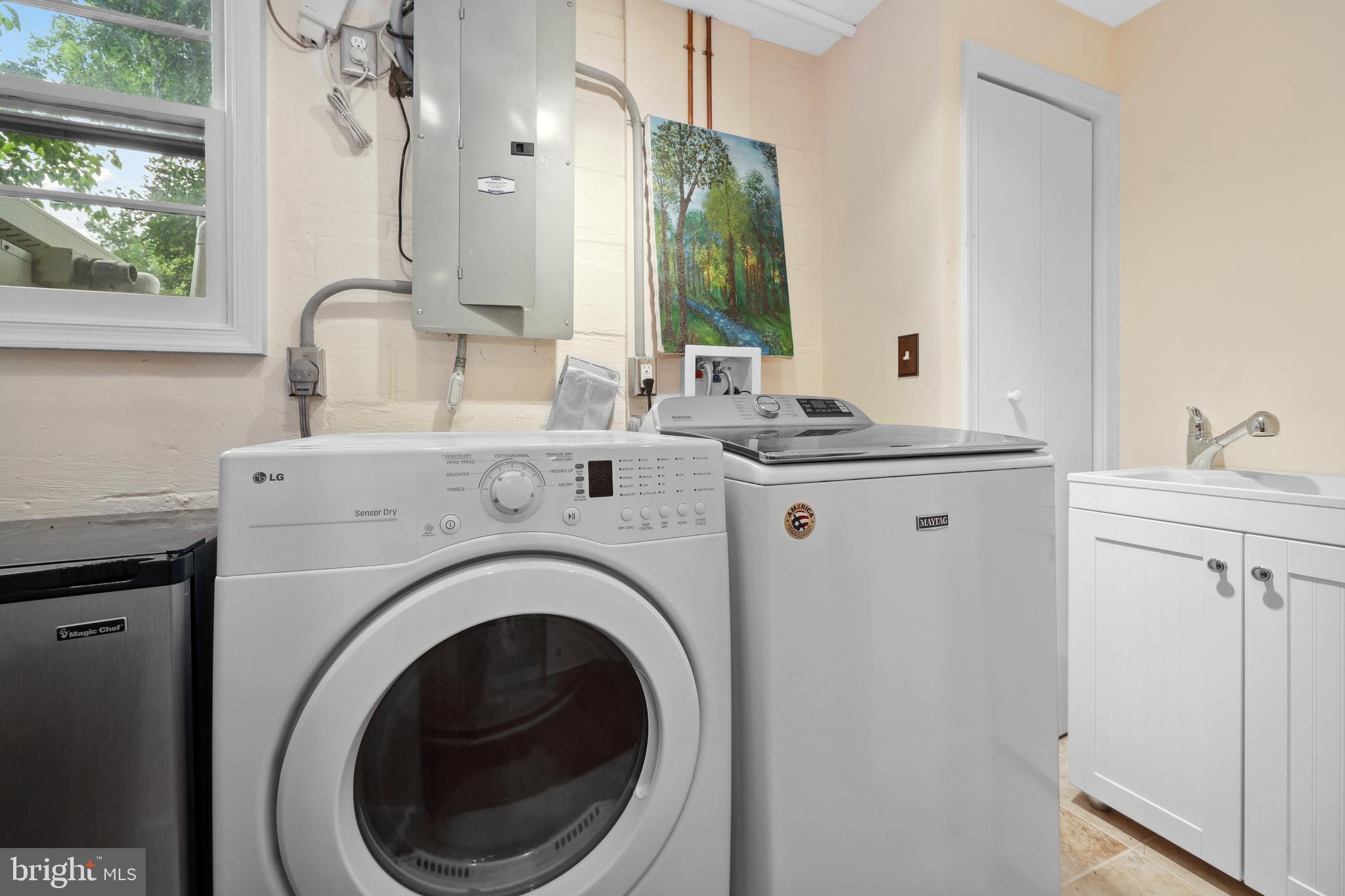 BROYHILLS MCLEAN ESTATES - Residential