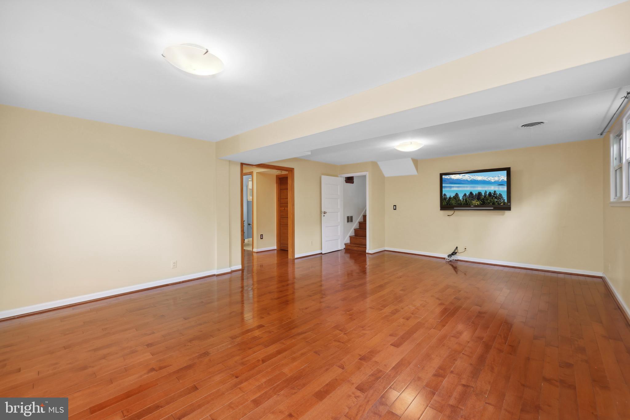 BROYHILLS MCLEAN ESTATES - Residential