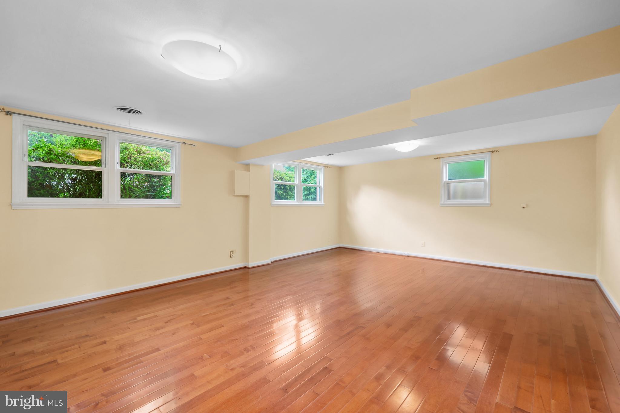 BROYHILLS MCLEAN ESTATES - Residential