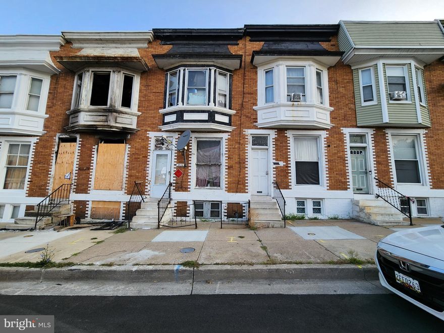 ONLINE AUCTION: Bidding begins 12/12/2025 @ 10:00 AM. Bidding ends 12/16/2025 @ 12:40 PM. List Price is Suggested Opening Bid. Deposit: $5,000. 

Two-story townhome located in the Penrose–Fayette Street Outreach neighborhood.
Nearby attractions include Franklin Square Park, Union Square Park, and Grace Medical Center.
Closest major traffic arteries include W Saratoga St and Pulaski Highway (Route 40).
Property is believed to be vacant.