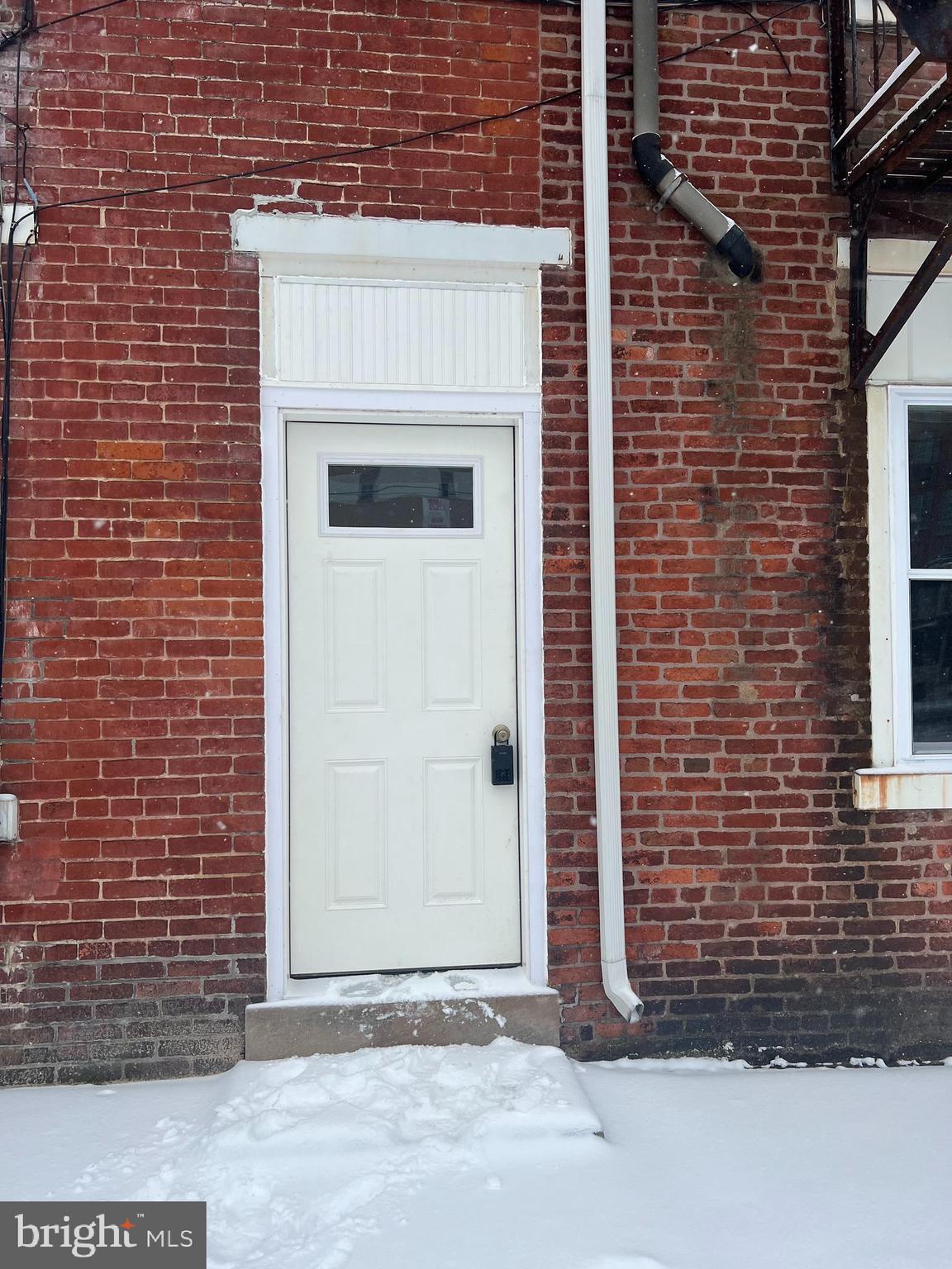 Newly renovated 1 bedroom unit in downtown Lebanon.
No Smoking. $50 nonrefundable application fee required per applicant and if selected $50
admin fee. 615 Min. Credit Score
AGENTS READ REMARKS