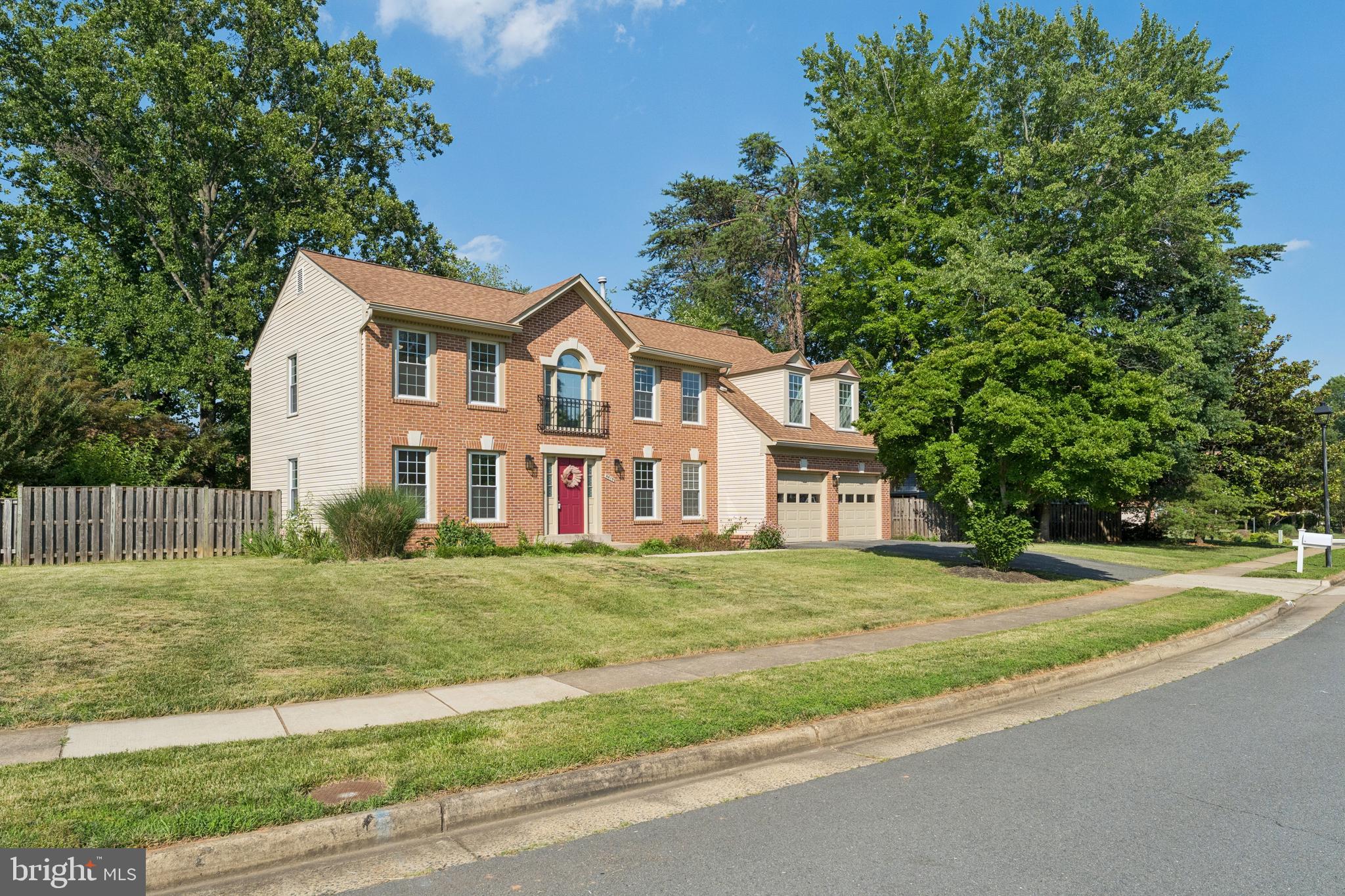 4419 WOODS EDGE COURT