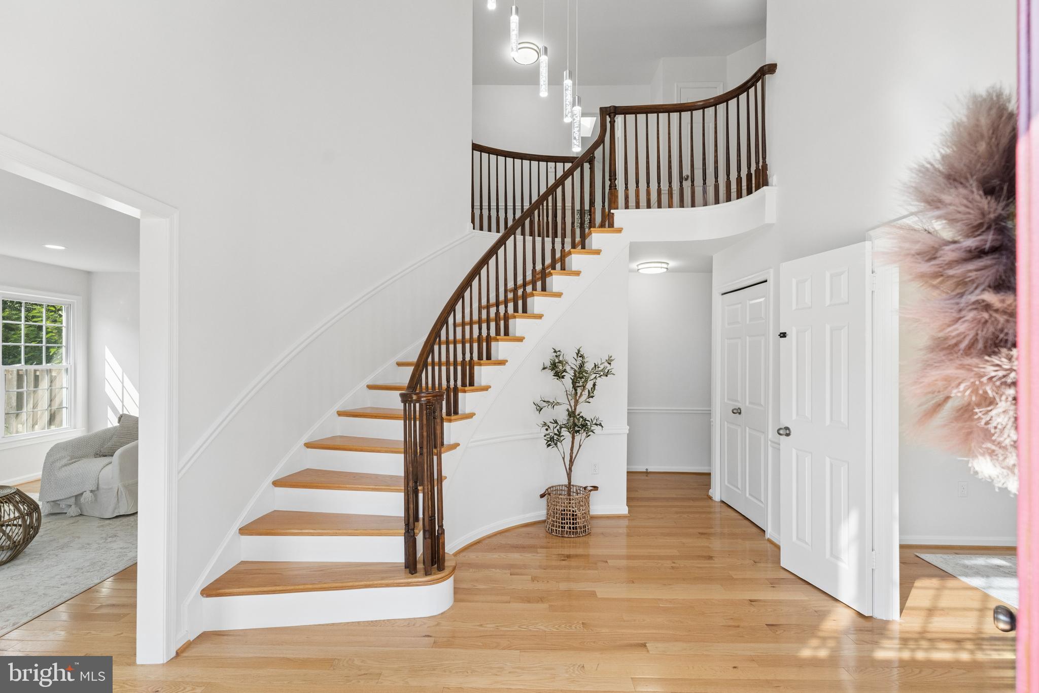 4419 WOODS EDGE COURT