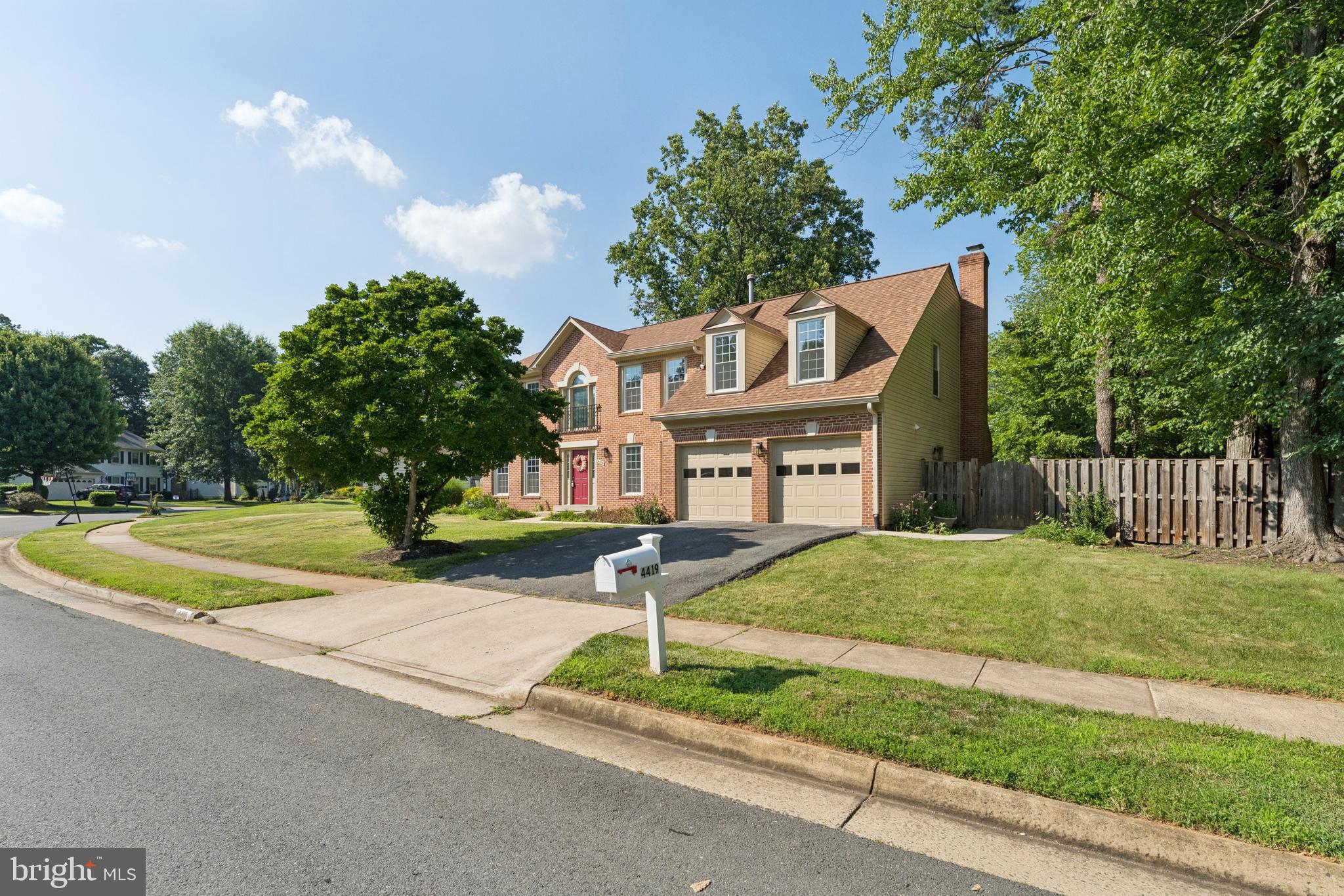 4419 WOODS EDGE COURT