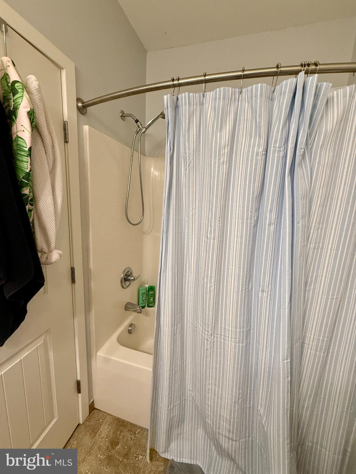 FOXWELL CONDOMINIUMS - Residential Lease