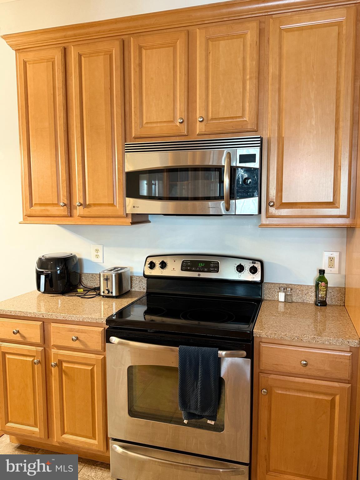 FOXWELL CONDOMINIUMS - Residential Lease