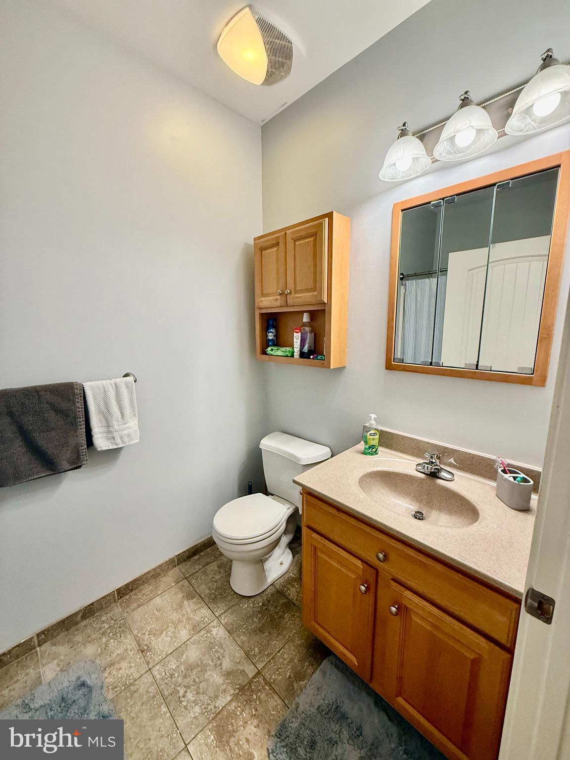 FOXWELL CONDOMINIUMS - Residential Lease