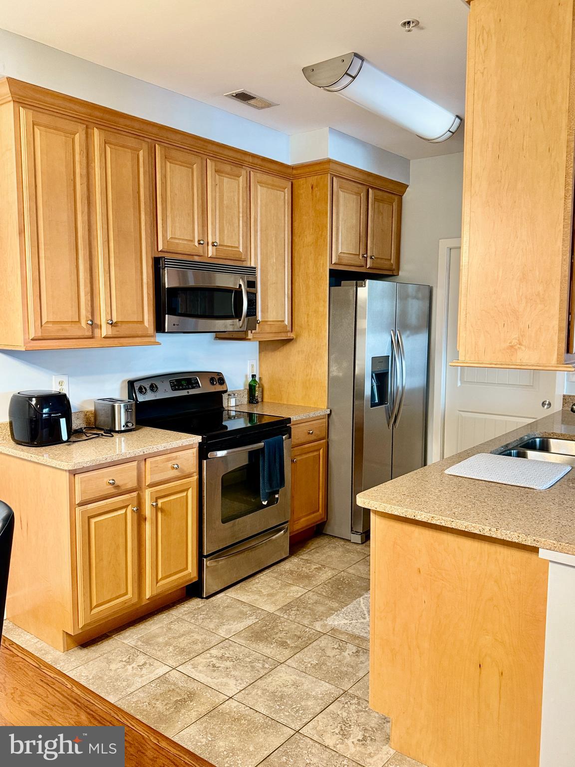 FOXWELL CONDOMINIUMS - Residential Lease