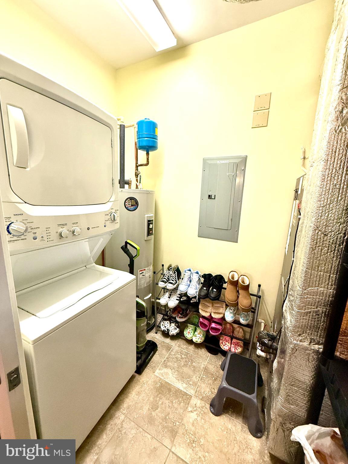 FOXWELL CONDOMINIUMS - Residential Lease