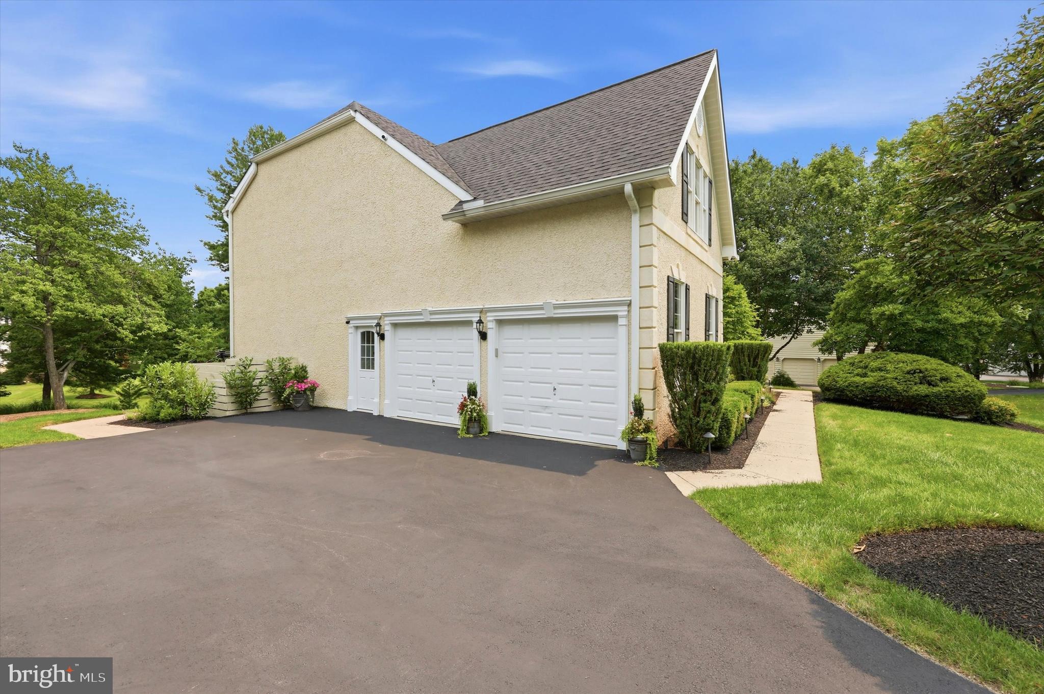 16 HEATHER WAY