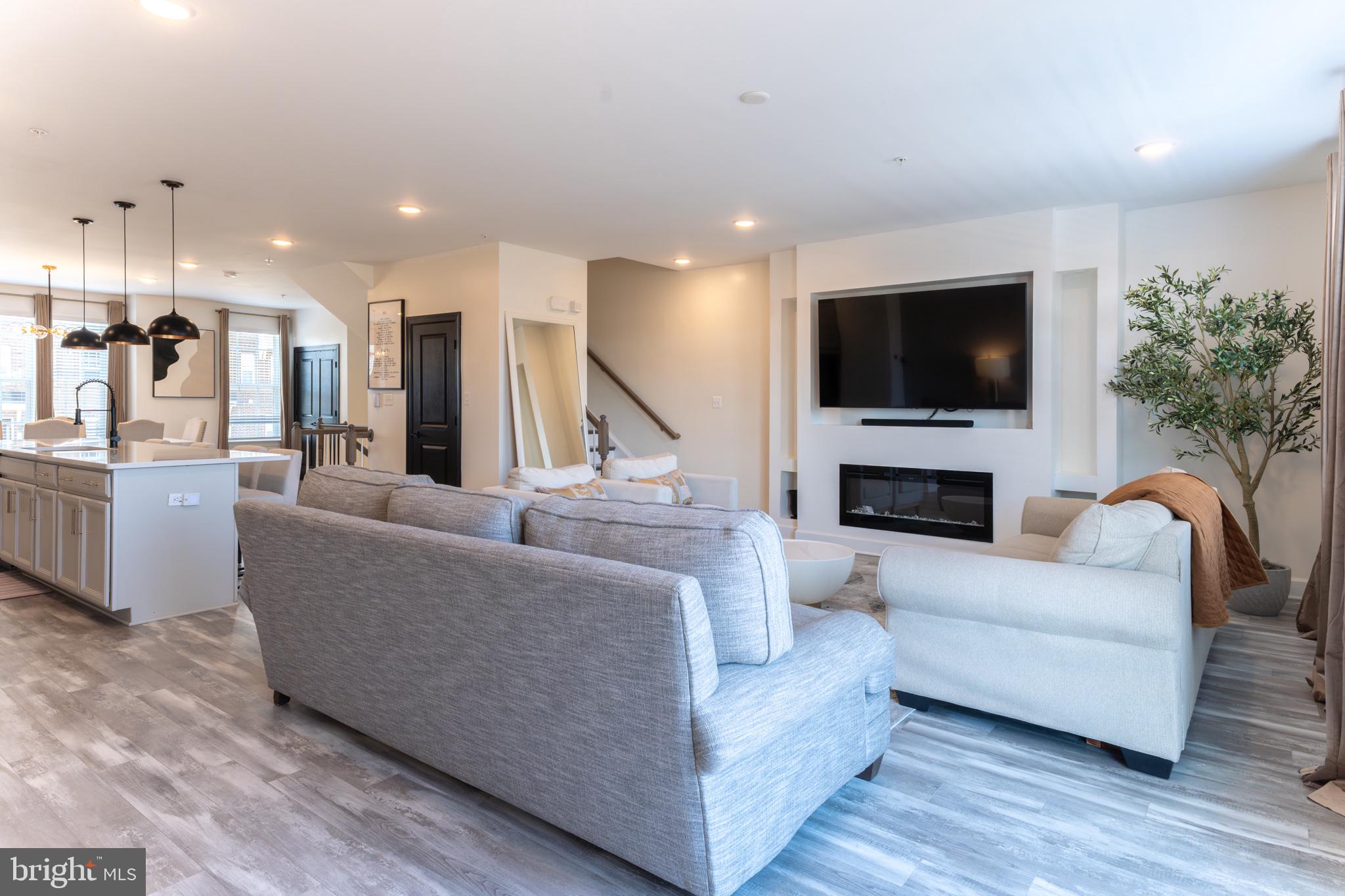 9722 GLASSY CREEK WAY