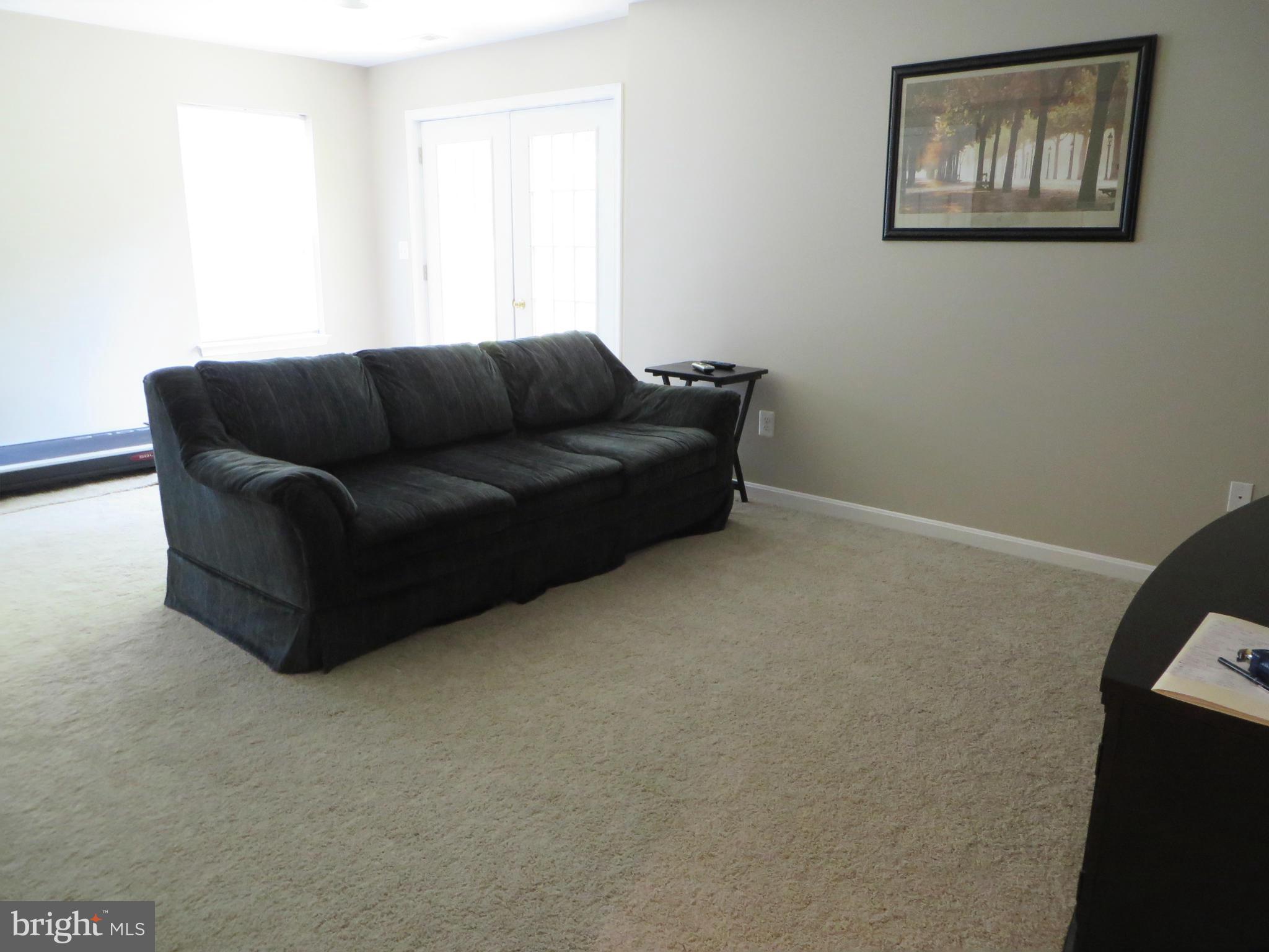 HUNTING QUARTERS - Residential