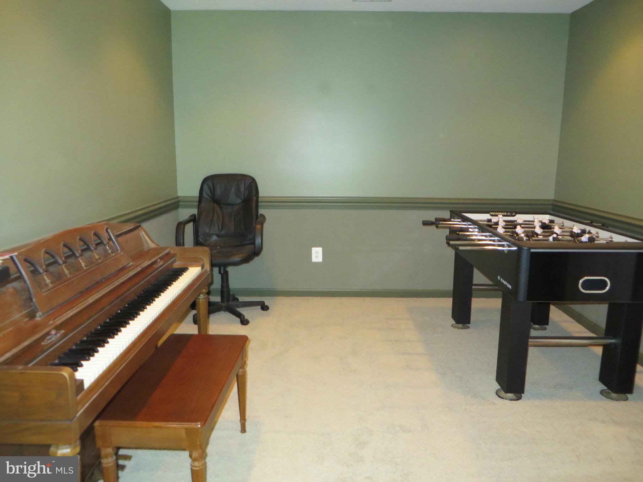 HUNTING QUARTERS - Residential