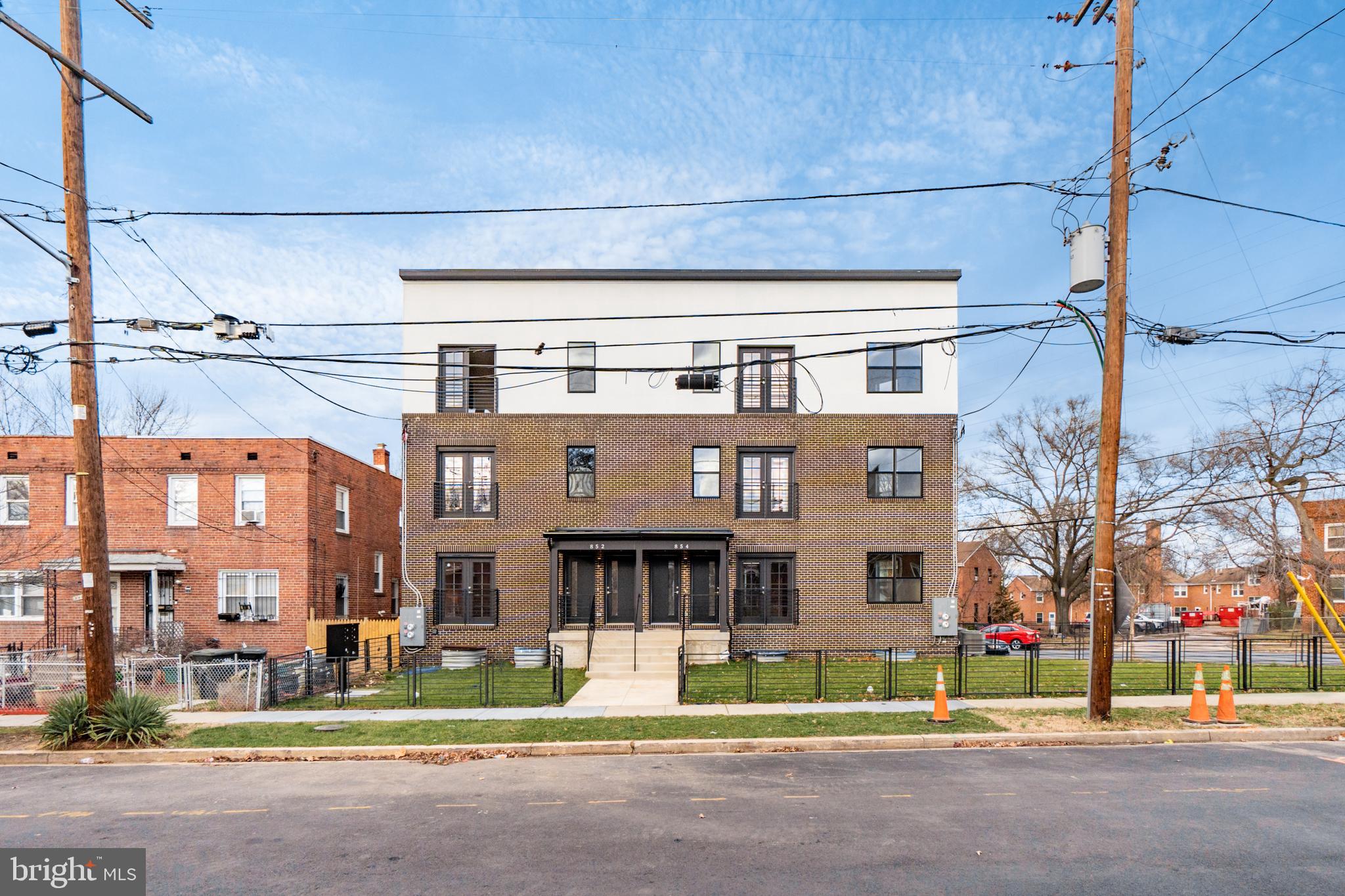 854 XENIA STREET SE 2
