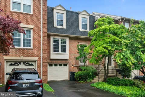 5813 Iron Willow Court, Alexandria, VA MLS: VAFX2237164