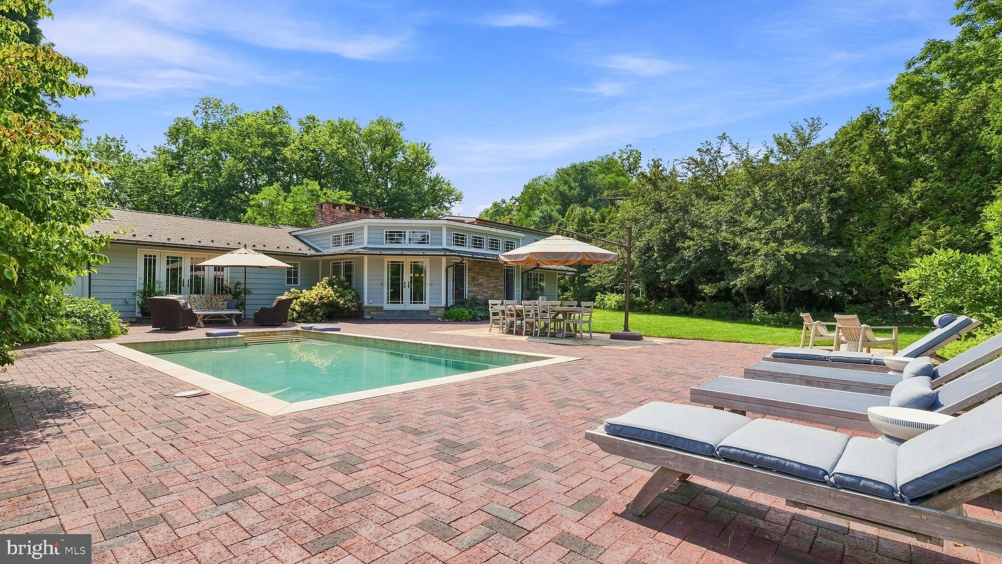 1 COUNTRY CLUB LANE