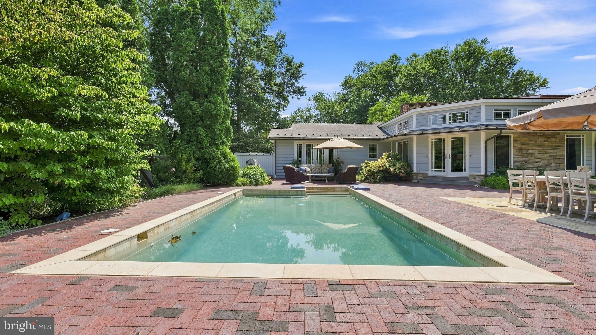 1 COUNTRY CLUB LANE