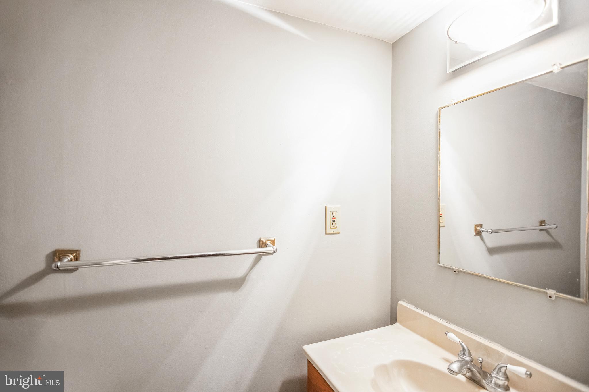 NEWINGTON COMMONS - Residential Lease