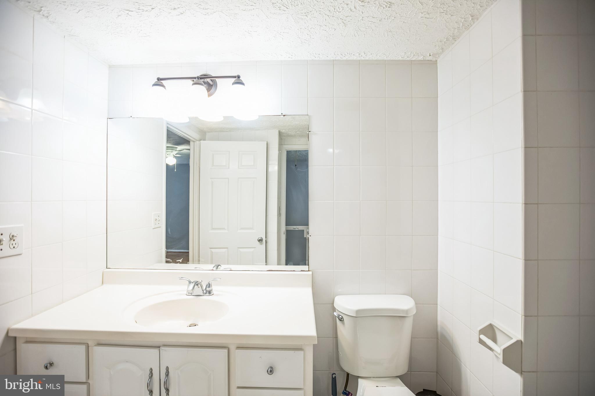 NEWINGTON COMMONS - Residential Lease