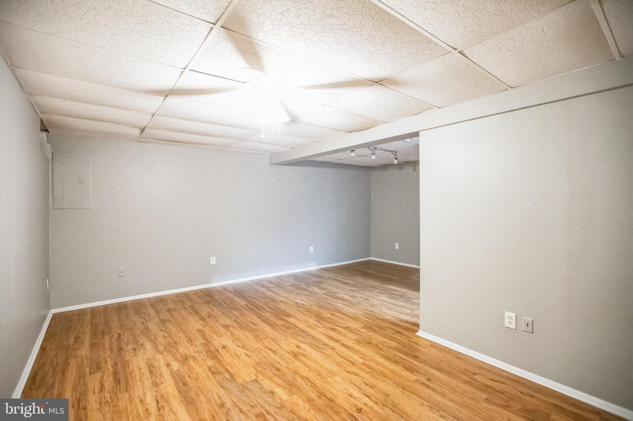 NEWINGTON COMMONS - Residential Lease