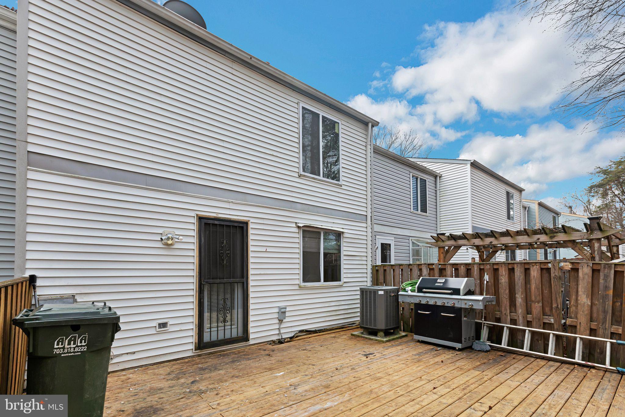 NEWINGTON COMMONS - Residential Lease