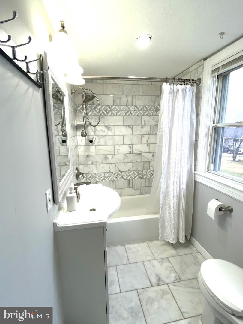 864 WHITEHORSE MERCERVILLE ROAD