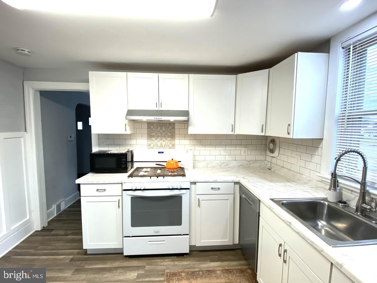 864 WHITEHORSE MERCERVILLE ROAD