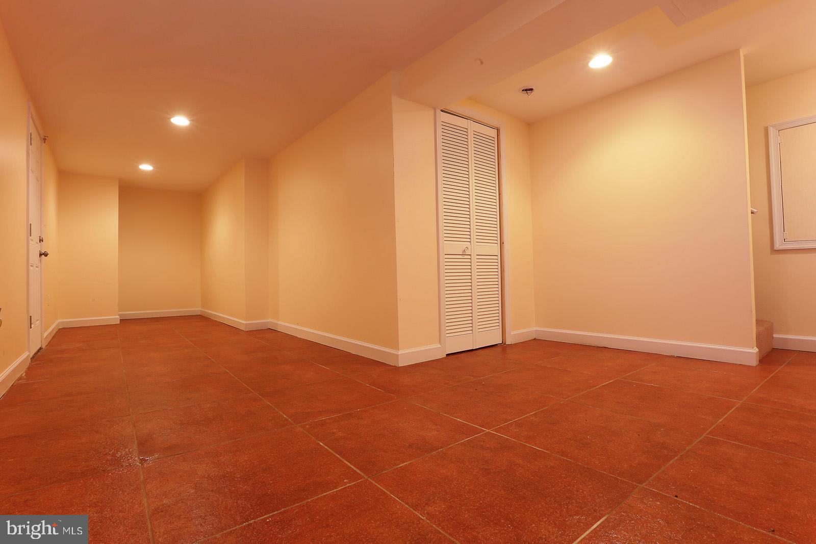 CLINTON - Residential