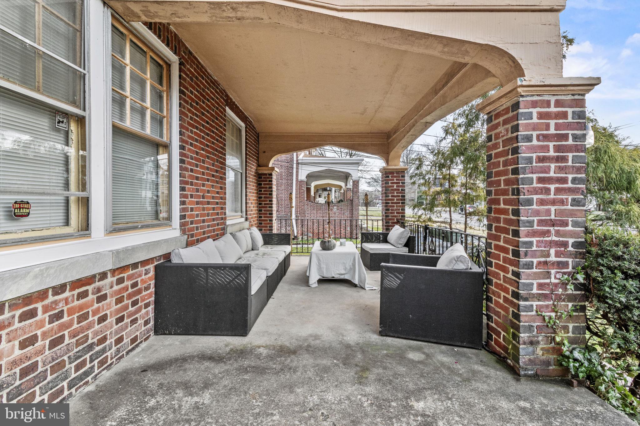LANSDOWNE - Residential Income