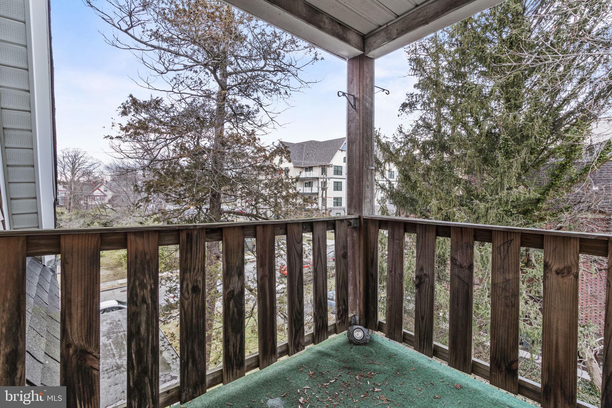 LANSDOWNE - Residential Income