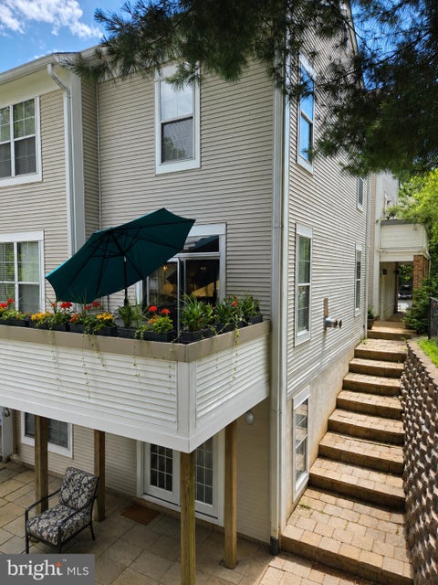 Townhouse For Sale - 10323 Royal Woods Ct<br/> MONTGOMERY VILLAGE, MD 20886