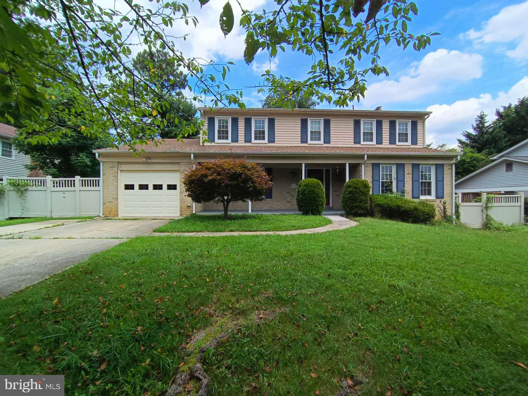 Well maintained Large single house is ready to move in. Very new kitchen cabinets, granite counter top and ceramic floors. Washer/Dryer room next to eat-in Kitchen. One car garage with remote opener, huge family room with wood burning fireplace and a sliding door to the deck, fenced backyard. Finished basement with a den, big room, one full bath and walkup to the back yard. Tenants have to provide the tenant insurance policy to the owner before move in. $45 process fee per adult.
One year Lease, non-smoking, tenants provide tenant's insurance prior to moving in. The owner requests 700+ of all adult applicants credit scores. Listing agent is the owner's relative.