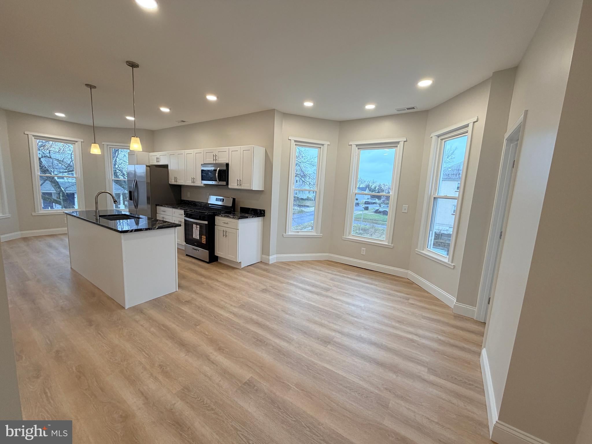 3 E OVERLEA AVENUE 3