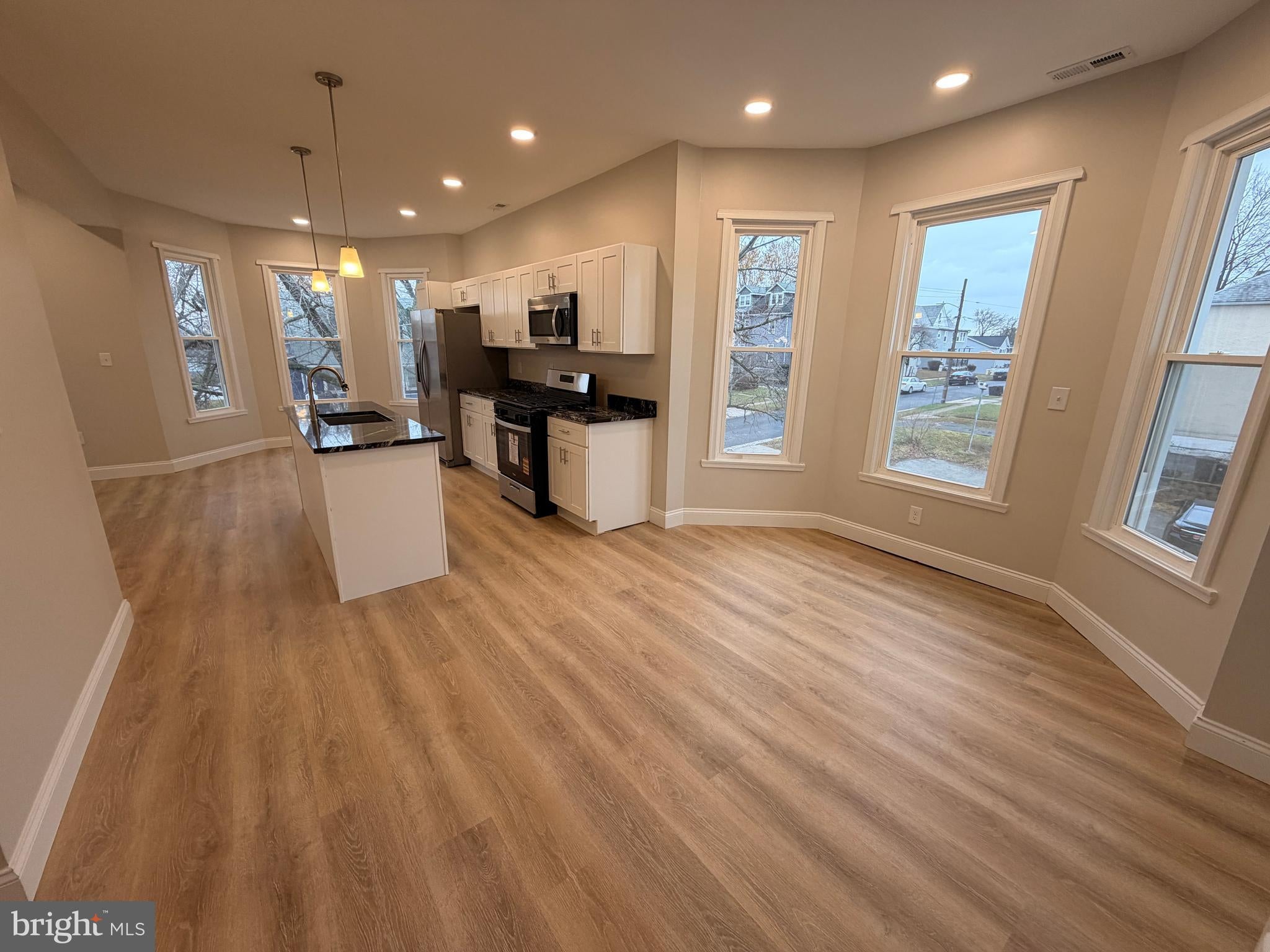3 E OVERLEA AVENUE 3